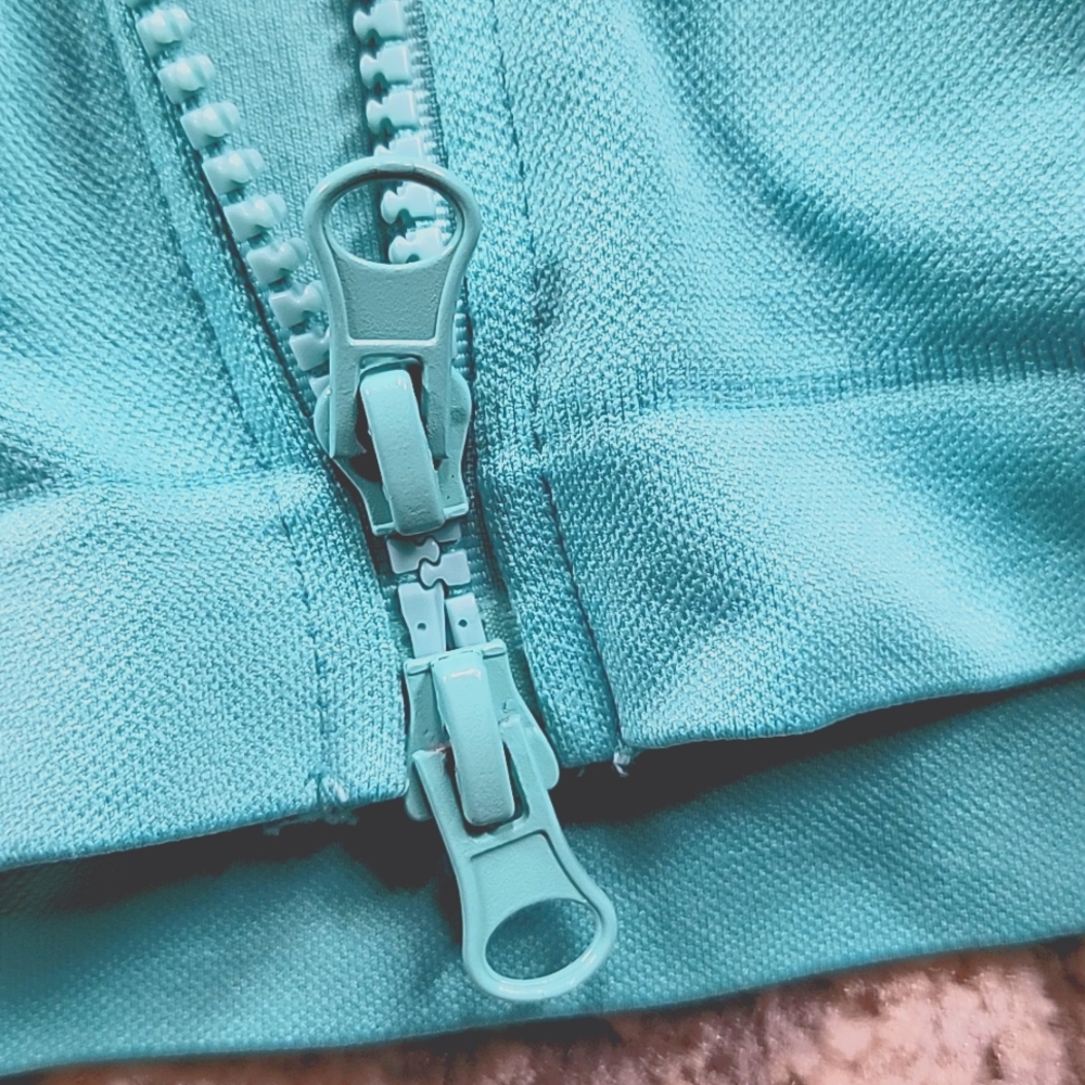 Activewear top - Picture 2 of 4